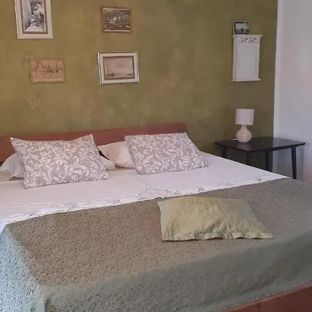 House Nono Bepo In Small Istrian Village 펜션 브르토니글라