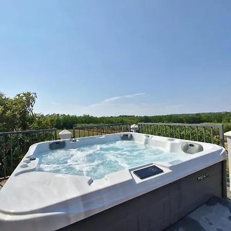 House Nono Bepo In Small Istrian Village 브르토니글라